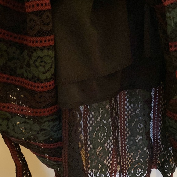 Lace patterned knee length dress - Picture 6 of 8